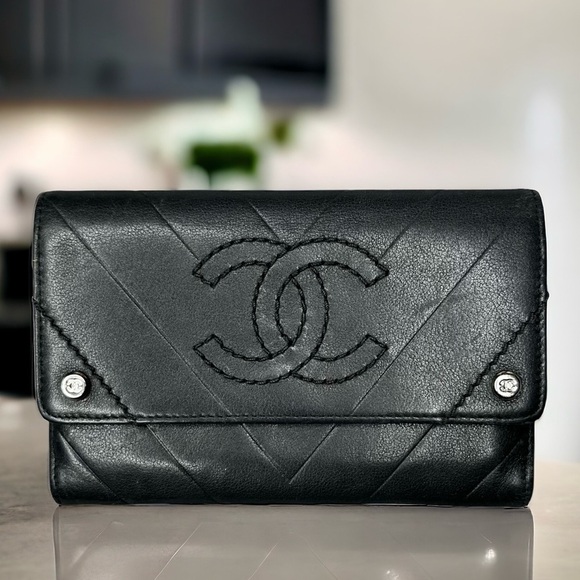 Authentic CHANEL Black Quilted Chevron Lambskin Leather CC Button Wallet Clutch - Picture 15 of 15